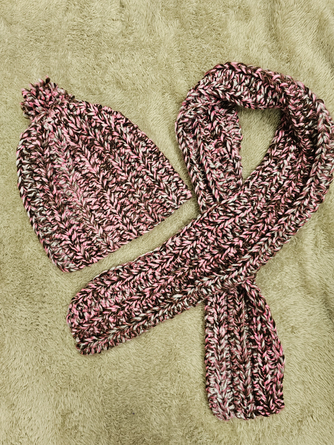 1431581 Scarf and Beanie Set | Multi Pinks