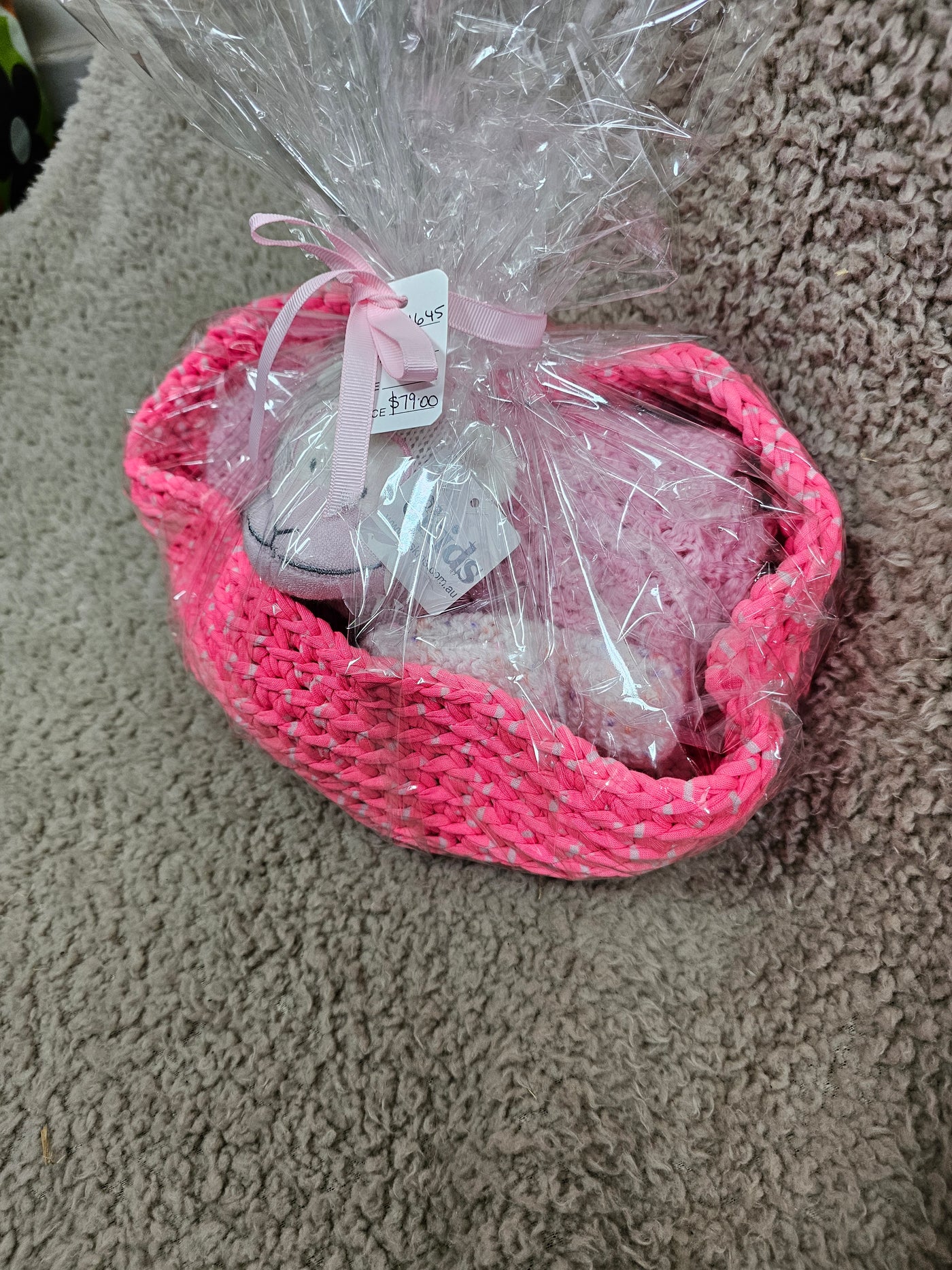 1431645 Pink Gift Basket