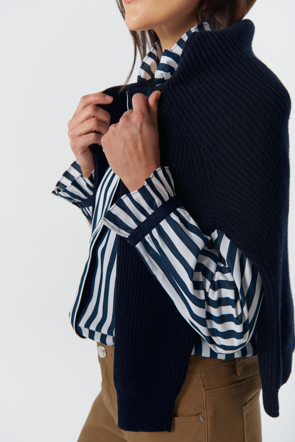 4421-255 Sky Frill Neck Cotton Shirt - Dark Navy/White