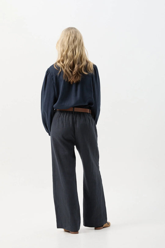 W25-4428  Linen Relaxed Frill Blouse Dark Navy
