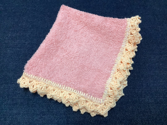 1431453 HVC Crocheted Edge Face Washer