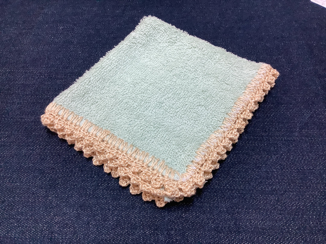 1431453 HVC Crocheted Edge Face Washer