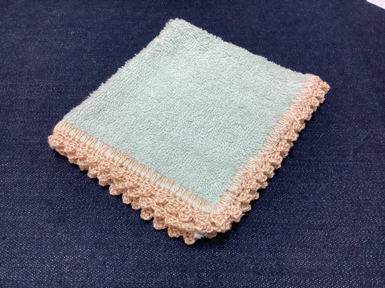 1431453 HVC Crocheted Edge Face Washer