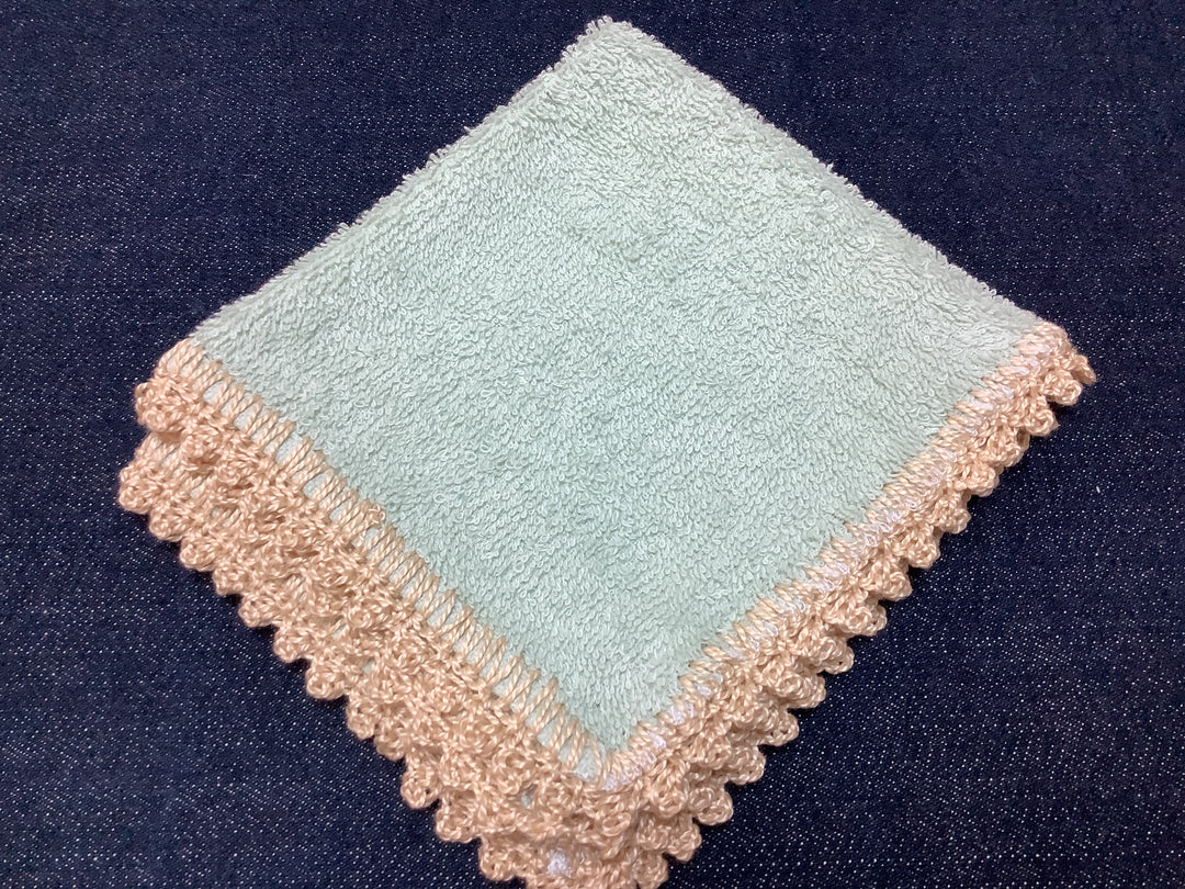 1431453 HVC Crocheted Edge Face Washer