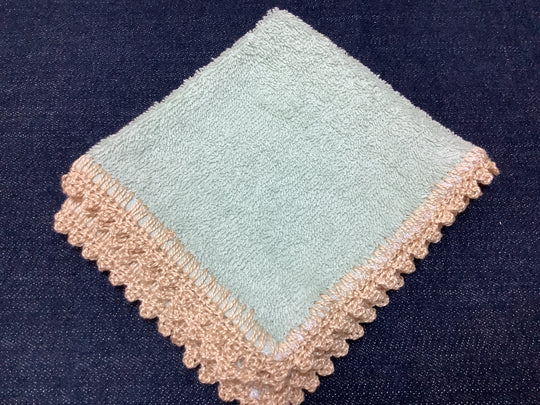 1431453 HVC Crocheted Edge Face Washer