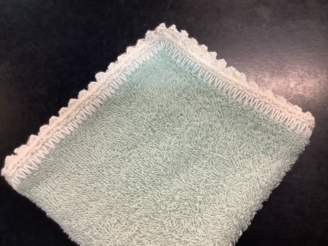 1431453 HVC Crocheted Edge Face Washer