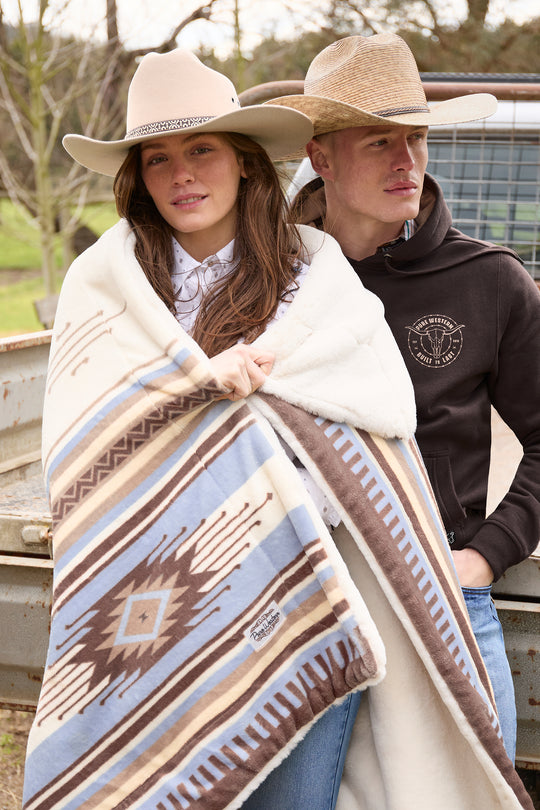 P6W2977BKT Ellery Blanket | Natural/Blue