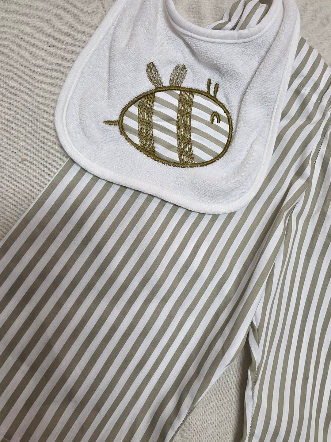 1432193 Little Honey Bee set