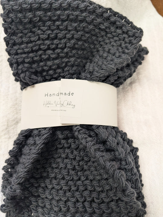 1431974 Knitted Grey Scarf