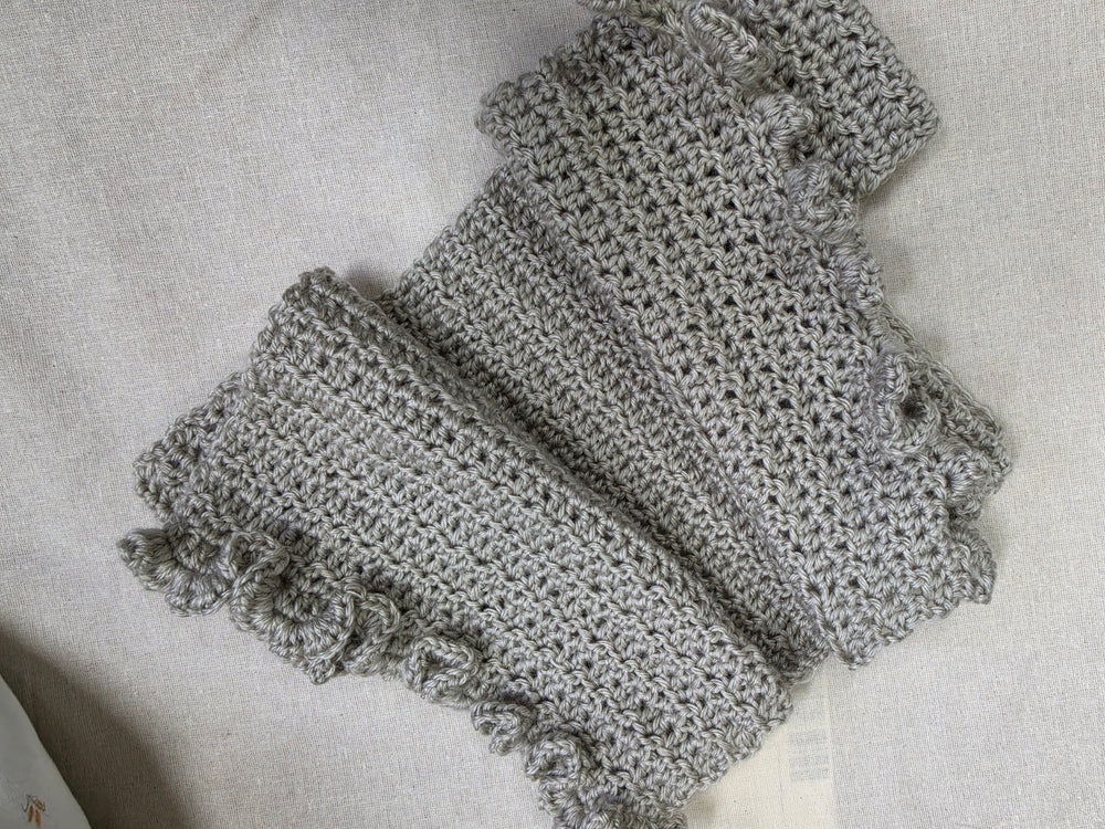 1432165 HVC Crocheted Flutter