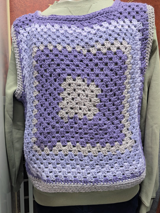 1431930 Crocheted Vest