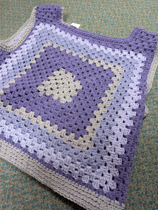1431930 Crocheted Vest
