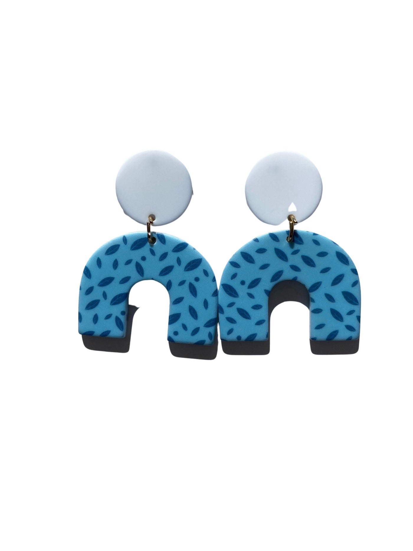UA916101 Stella Arch Speckle Earrings | White & Blue